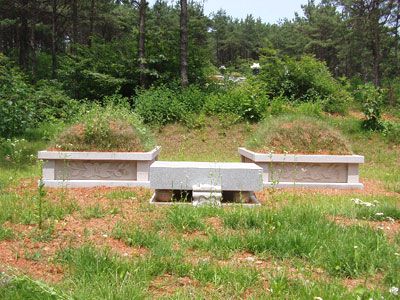 3단 사각 둘레석