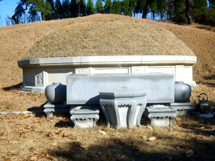 원형둘레석+상석