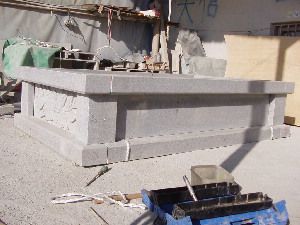 3단사각둘레석(전면양각-5자×8자,높이 1자9치)