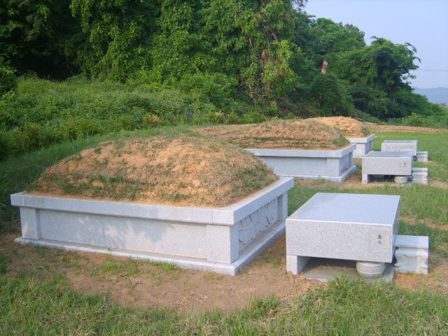 3단사각둘레석+상석